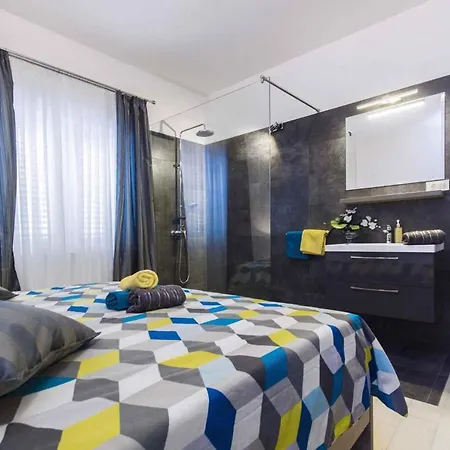In - Sibenik Riviera 42084 بيت للعطل