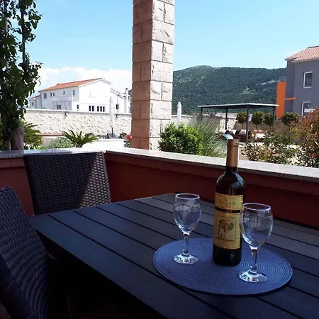 In - Sibenik Riviera 42084 بيت للعطل *