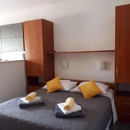In - Sibenik Riviera 42084 Grebaštica