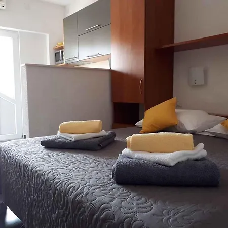 Vakantiehuis In - Sibenik Riviera 42084 Grebaštica
