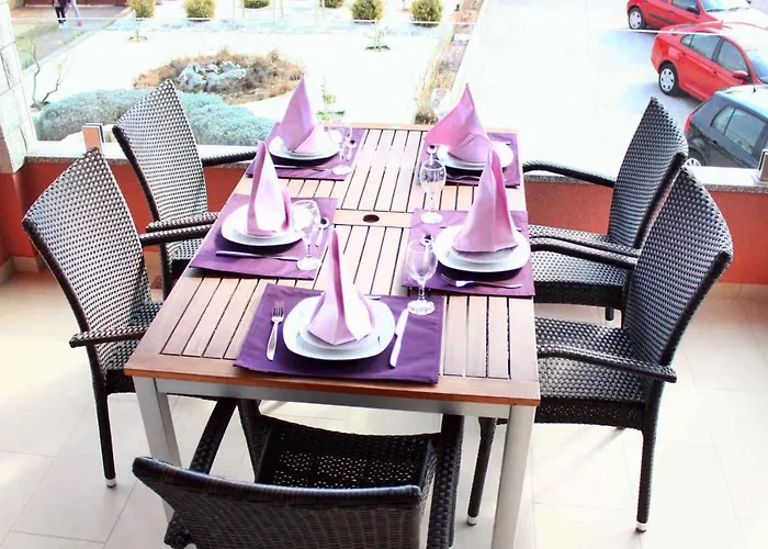 In - Sibenik Riviera 42084 * Grebaštica