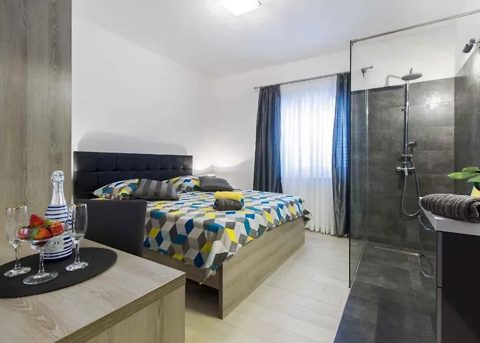 In - Sibenik Riviera 42084 Tatil Evi Grebaštica