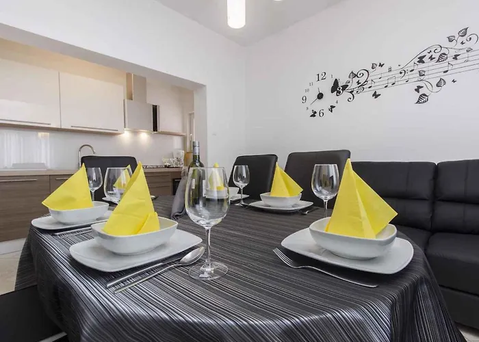 In - Sibenik Riviera 42084 * Grebaštica